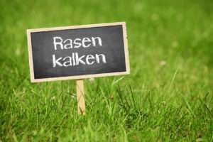 Rasen kalken